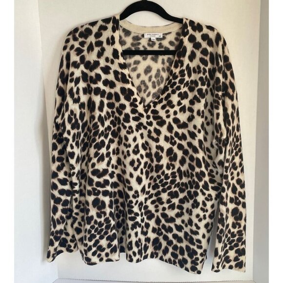 Equipment Cashmere Oversized Sweater Womens Medium Leopard Print White V-Neck - Picture 2 of 6